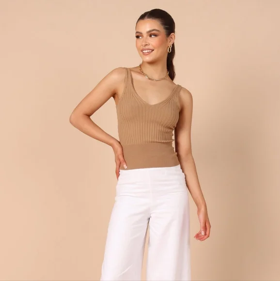 NWT Petal & Pup Gemma V Neck Tank Top - Picture 2 of 6